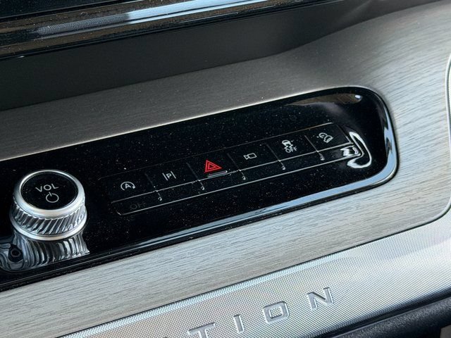 Certified 2025 Ford Expedition Max Platinum AWD/4WD image 32