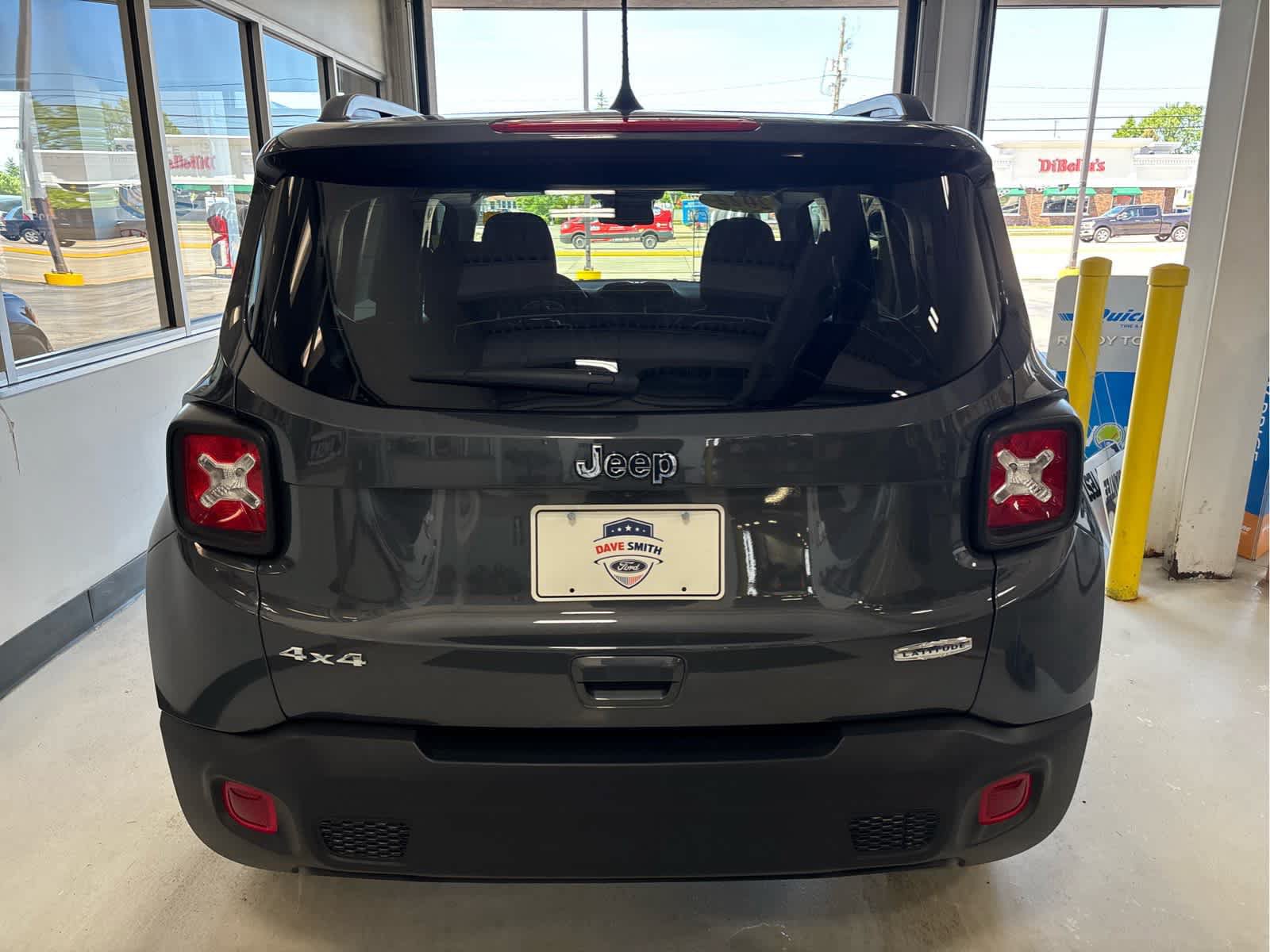 Used 2022 Jeep Renegade Latitude w/ Convenience Group AWD/4WD image 7