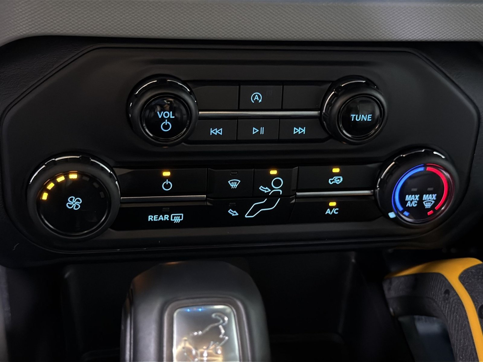 Certified 2023 Ford Bronco Badlands w/ Sasquatch Package AWD/4WD image 21