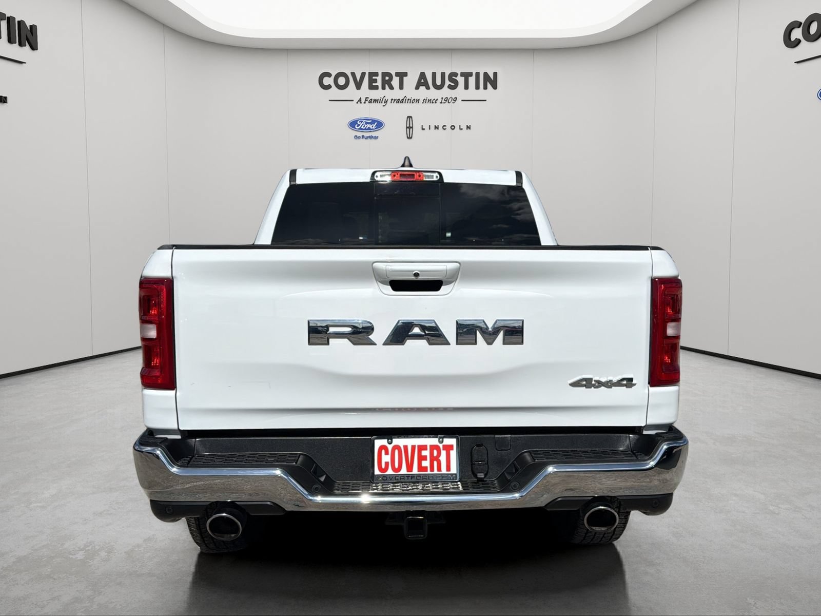 Used 2025 RAM 1500 Laramie AWD/4WD image 5