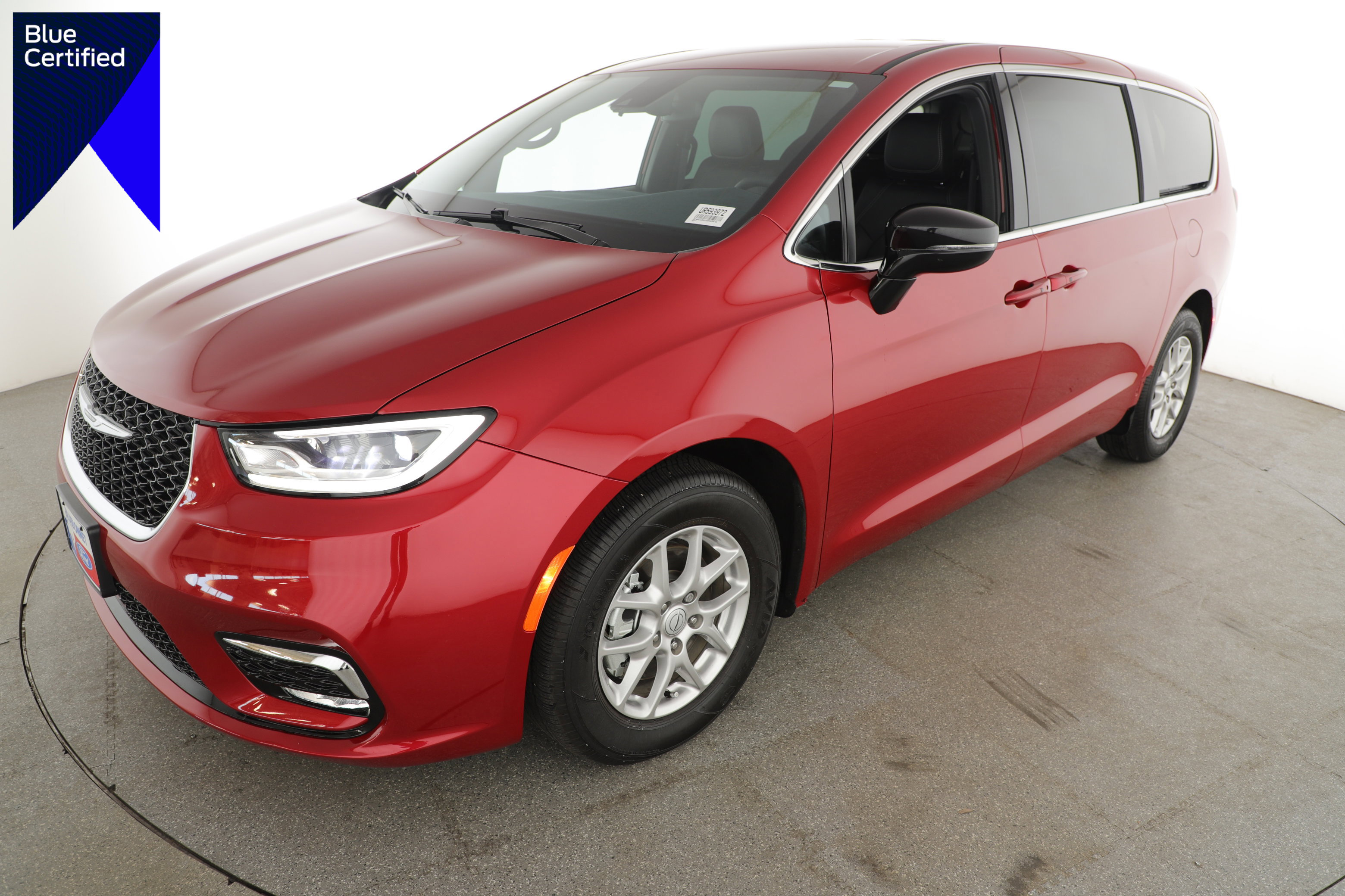 Used 2025 Chrysler Pacifica Select