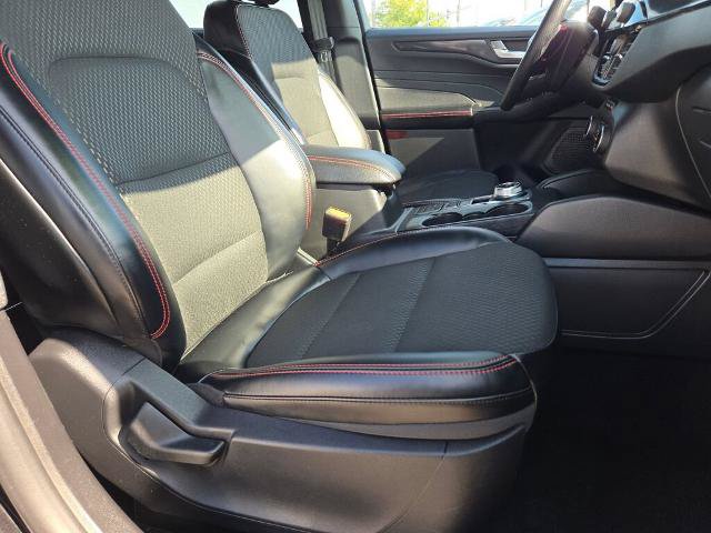 Certified 2025 Ford Escape ST-Line Select AWD/4WD image 4