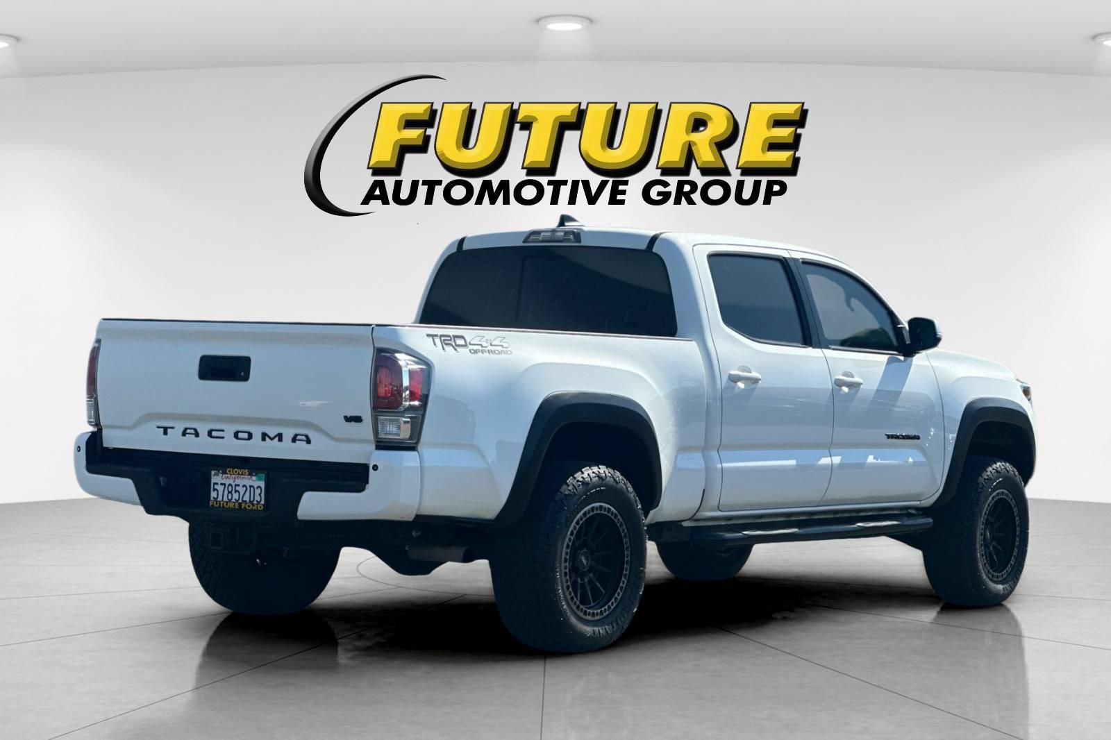 Used 2021 Toyota Tacoma TRD Off-Road w/ TRD Premium Off Road Package AWD/4WD image 3
