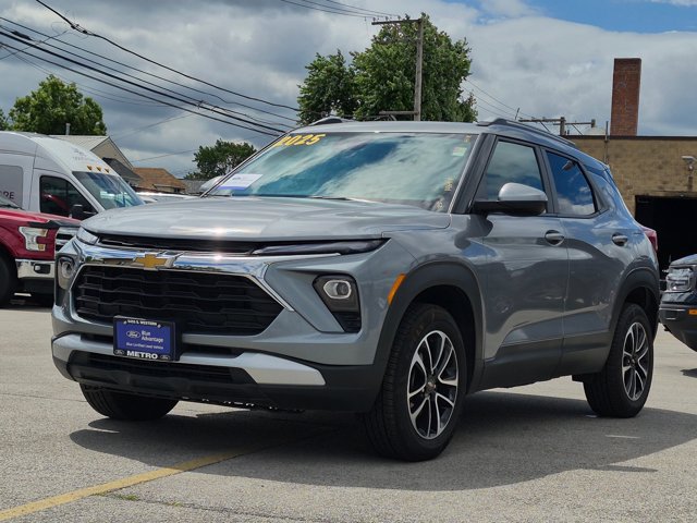 Used 2025 Chevrolet TrailBlazer LT AWD/4WD image 8