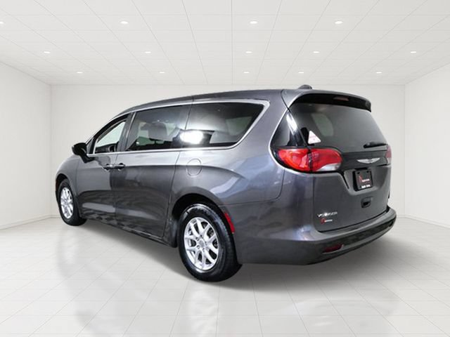 Used 2022 Chrysler Voyager LX FWD image 4