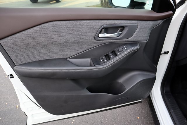 Used 2023 Nissan Rogue SV image 25