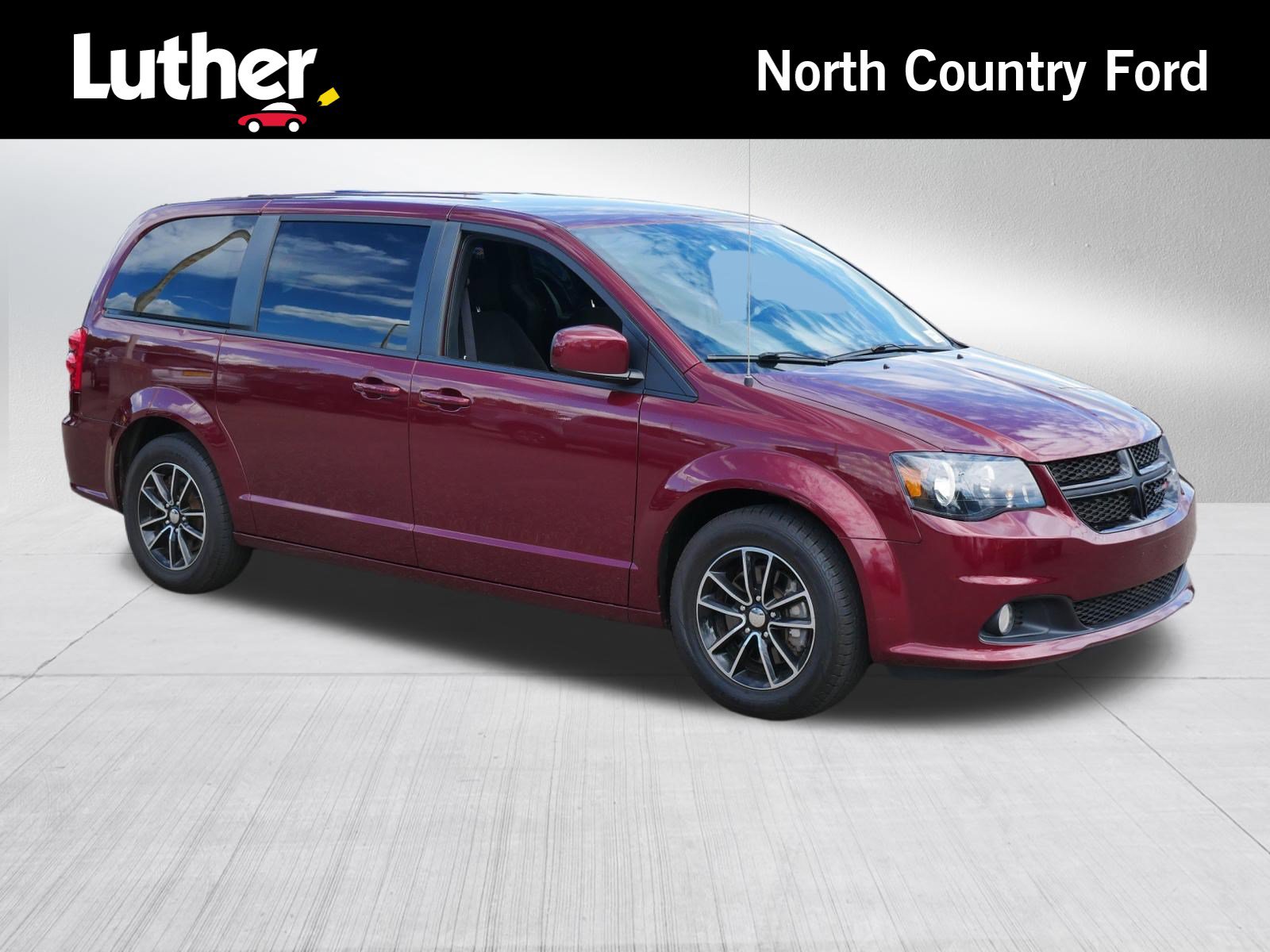 Used 2018 Dodge Grand Caravan SE FWD image 1