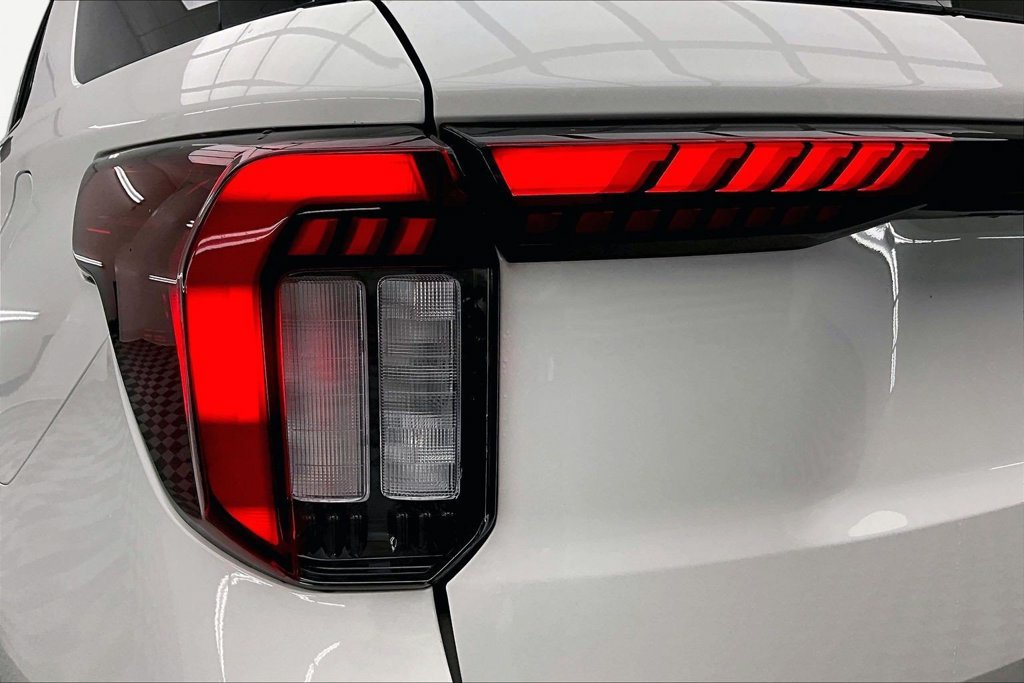 Certified 2025 Ford Explorer ST AWD/4WD image 31