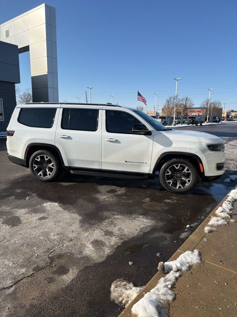 Used 2023 Jeep Wagoneer Series III w/ Preferred Equipment Group image 3