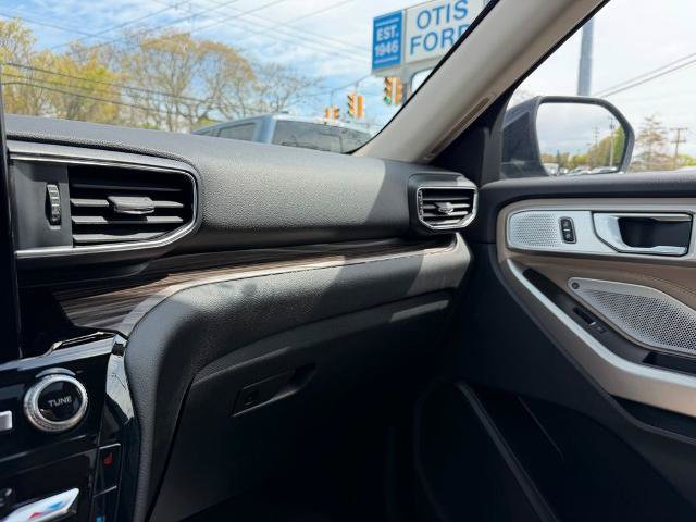 Certified 2023 Ford Explorer Limited w/ Limited Technology Package AWD/4WD image 30