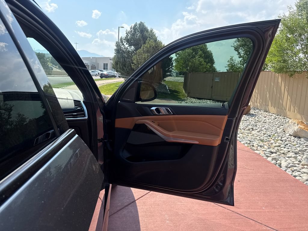 Used 2021 BMW X5 xDrive40i w/ M Sport Package AWD/4WD image 27