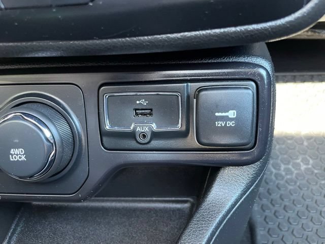 Used 2018 Jeep Renegade Altitude AWD/4WD image 22