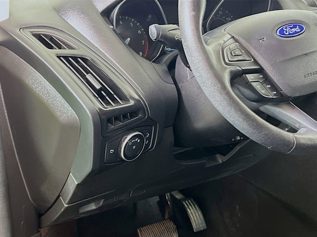 Certified 2018 Ford Focus SE w/ Cold Weather Package image 12