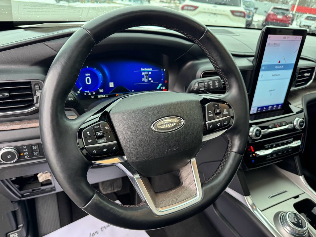Certified 2022 Ford Explorer Platinum w/ Equipment Group 601A AWD/4WD image 32