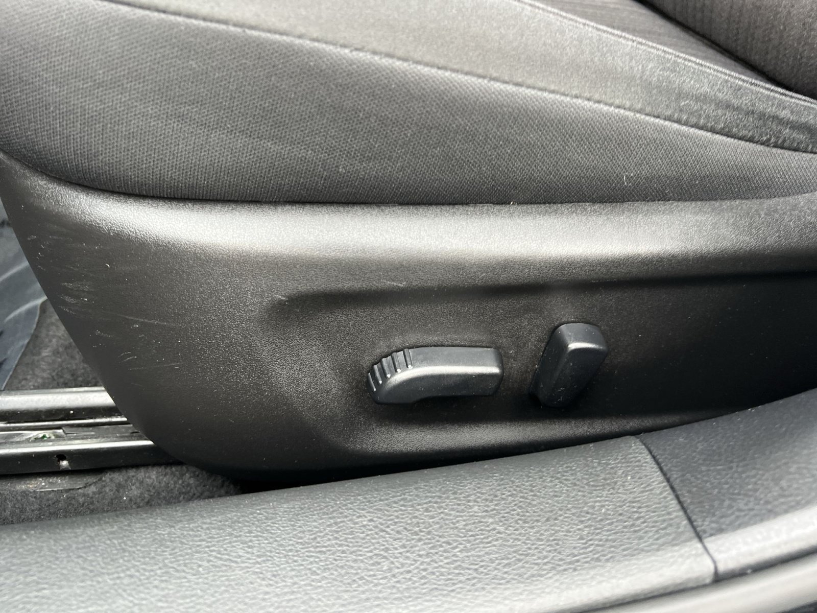 Used 2025 Nissan Altima 2.5 SV FWD image 14