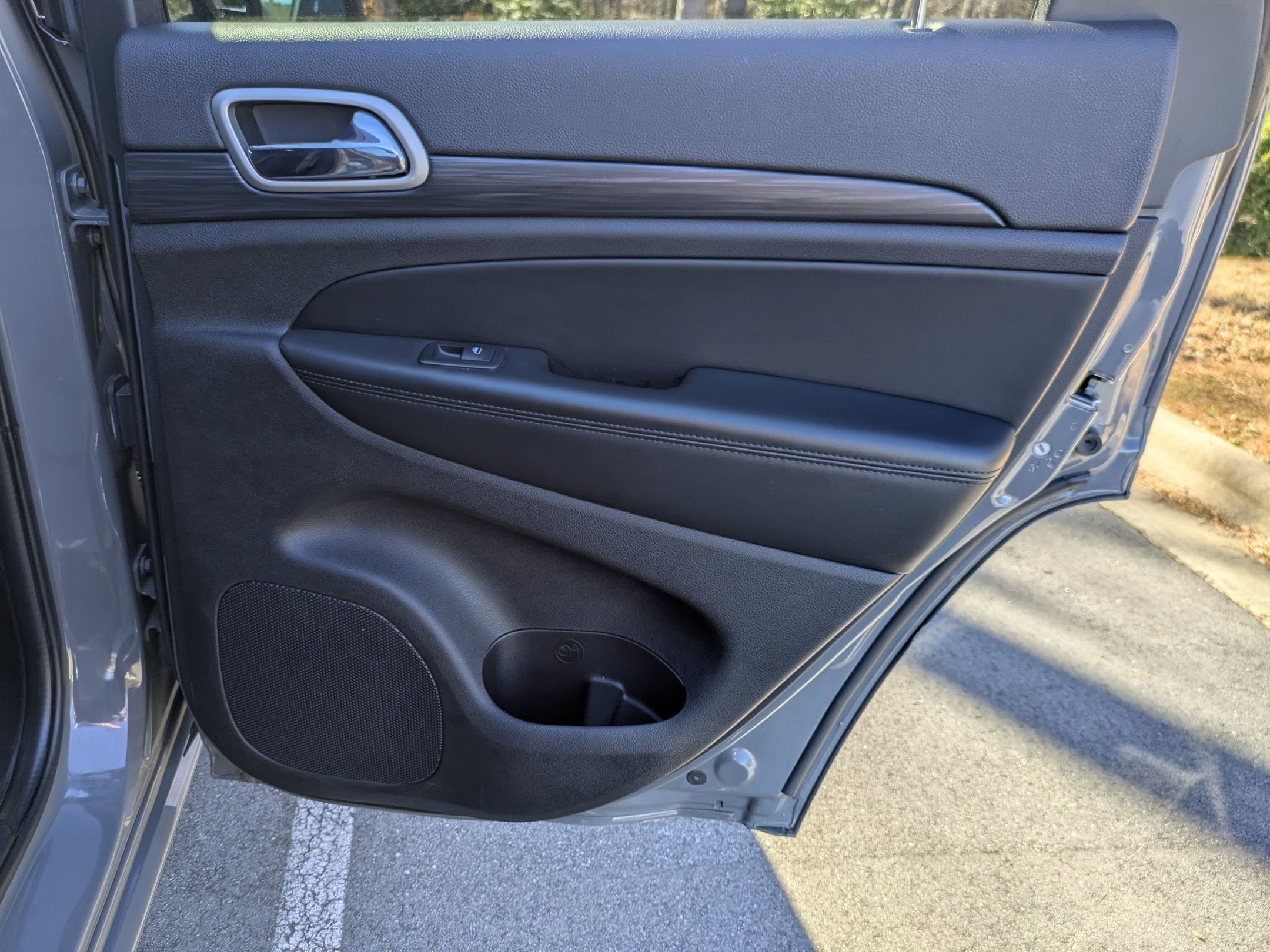 Used 2021 Jeep Grand Cherokee Laredo X image 32