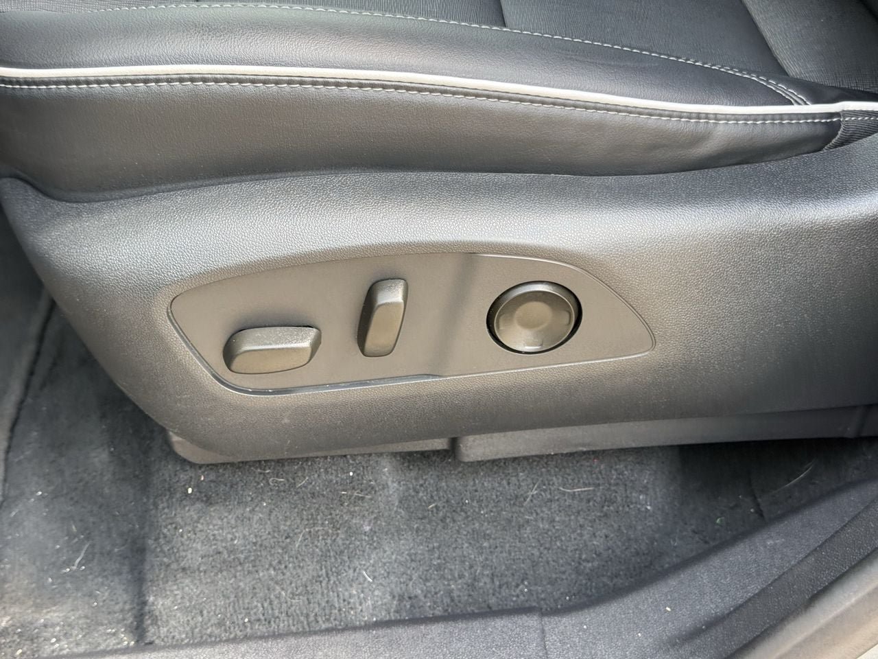 Used 2025 Buick Enclave Preferred w/ Power Package FWD image 23