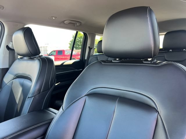 Used 2023 Jeep Grand Cherokee L Limited AWD/4WD image 14