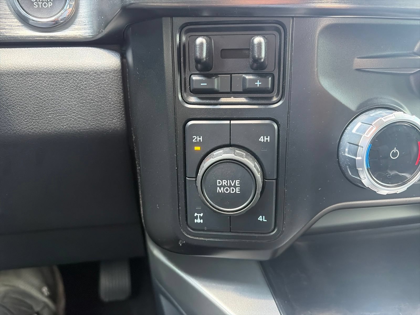 Certified 2023 Ford F350 Lariat w/ Lariat Ultimate Package AWD/4WD image 25