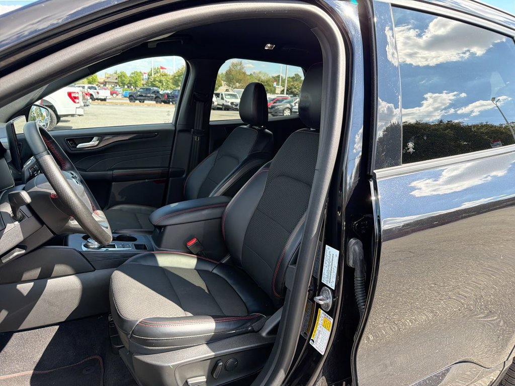 Certified 2023 Ford Escape ST-Line Elite AWD/4WD image 12