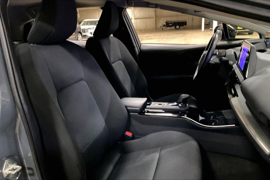 Used 2024 Toyota Prius LE FWD image 7