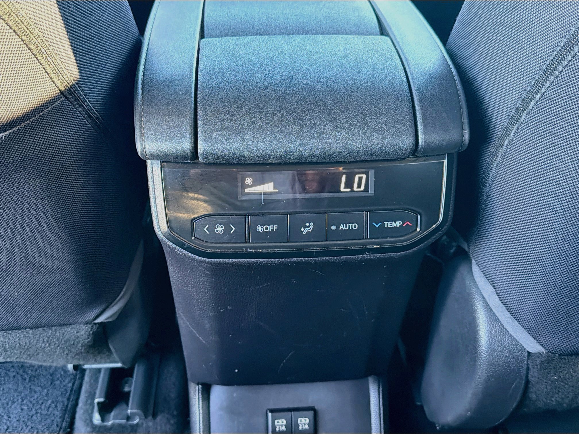 Used 2021 Toyota Highlander L FWD image 23
