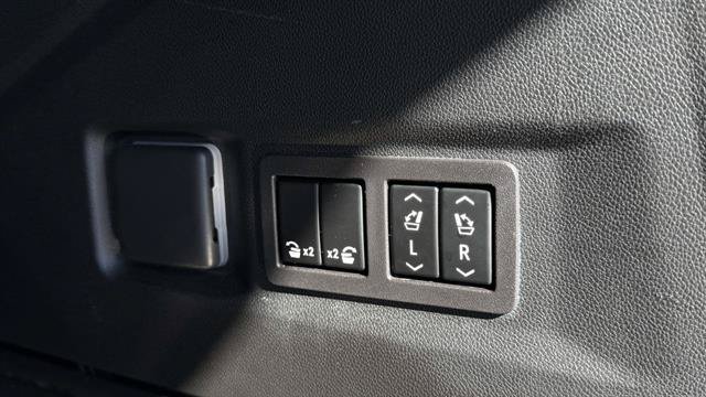 Used 2023 Chevrolet Tahoe Premier AWD/4WD image 30