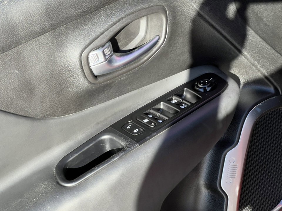 Used 2022 Jeep Renegade Limited w/ Sun, Sound & Wheels Group image 20