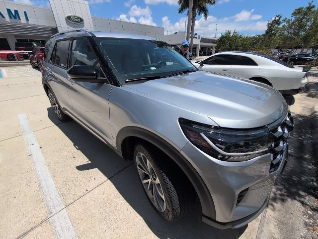 Certified 2025 Ford Explorer Platinum w/ Ultimate Package AWD/4WD image 4