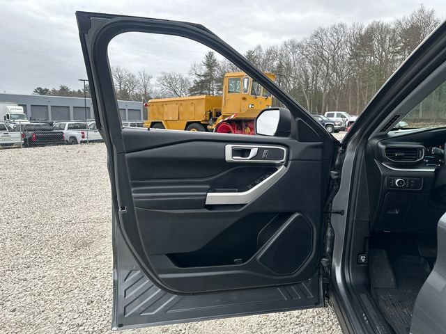 Certified 2022 Ford Explorer XLT w/ Equipment Group 202A image 28