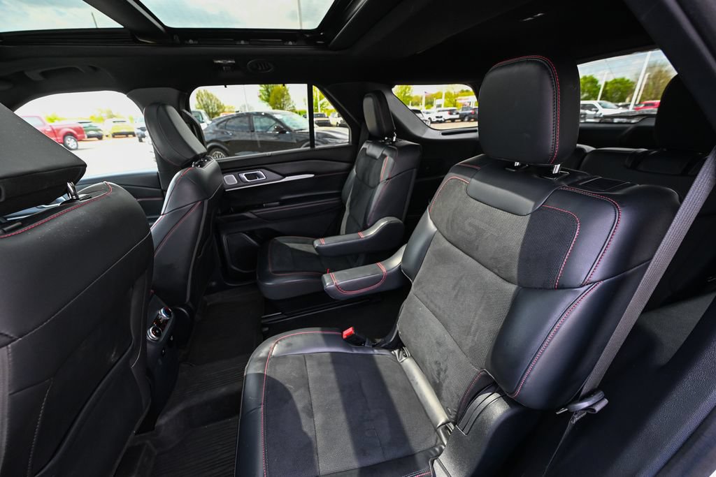 Certified 2025 Ford Explorer ST AWD/4WD image 23