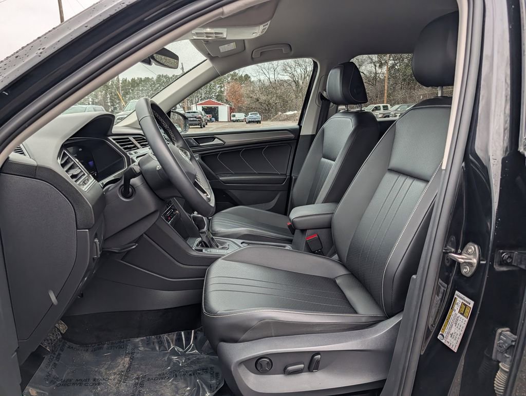 Used 2023 Volkswagen Tiguan SE image 14