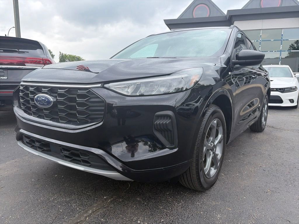 Certified 2024 Ford Escape ST-Line w/ Tech Pack #1 AWD/4WD image 1