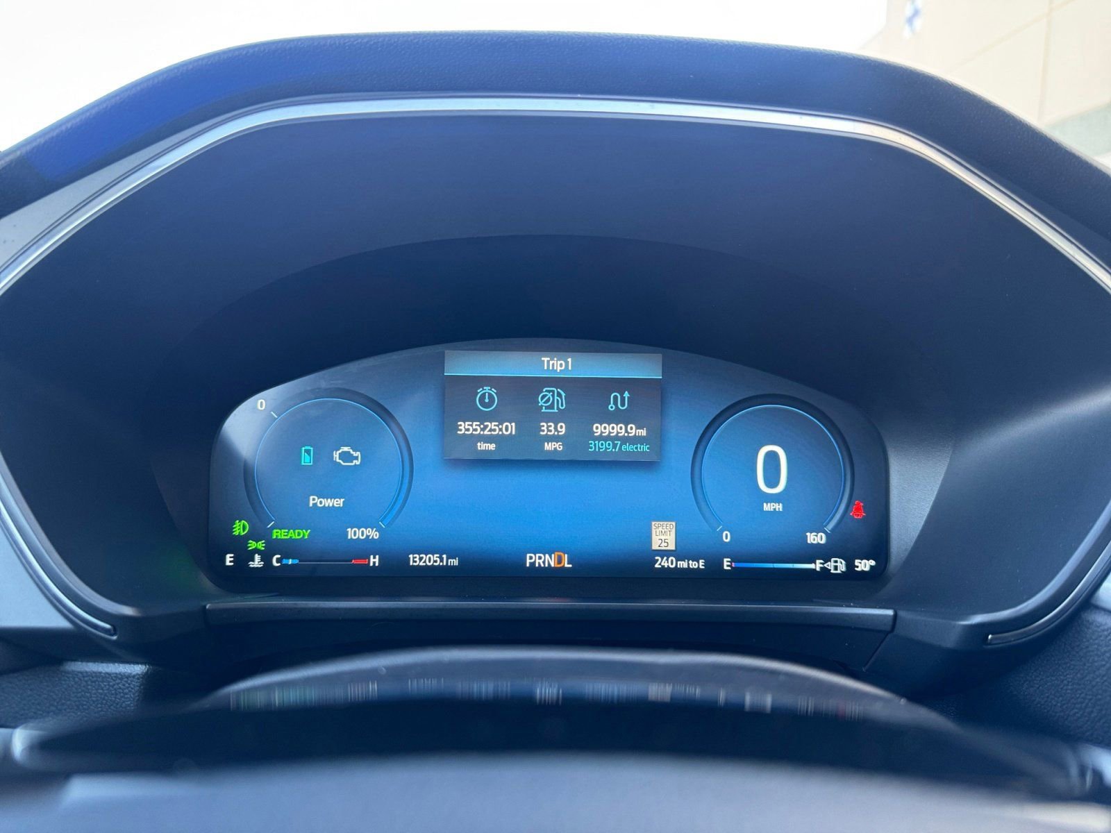 Certified 2025 Ford Escape Platinum w/ Premium Technology Package image 31