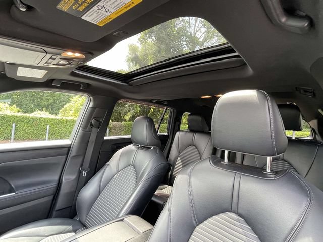 Used 2022 Toyota Highlander XSE AWD/4WD image 7