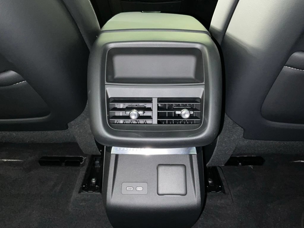 Used 2024 Cadillac Lyriq Luxury AWD/4WD image 18