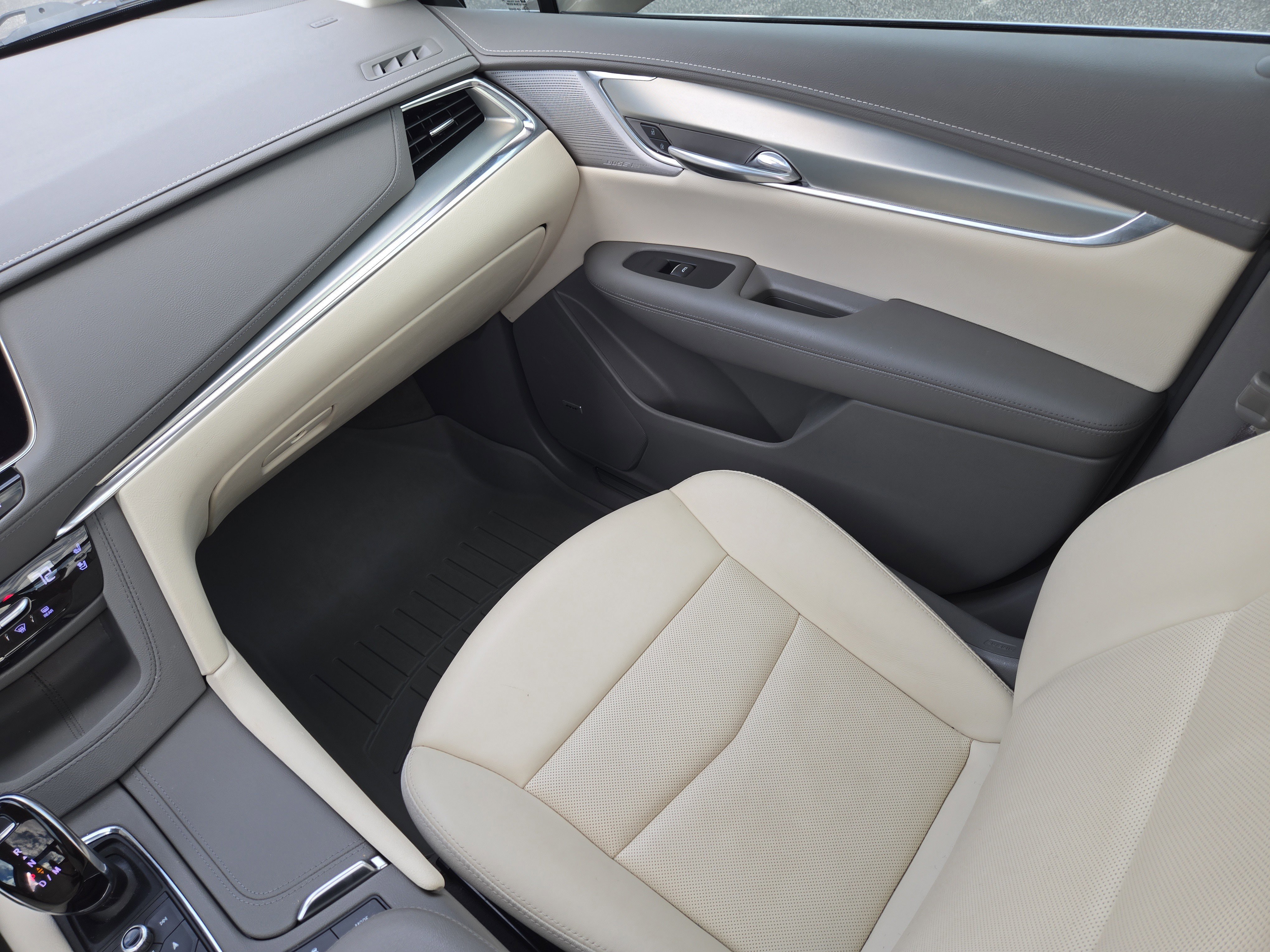 Used 2022 Cadillac XT5 Premium Luxury image 16