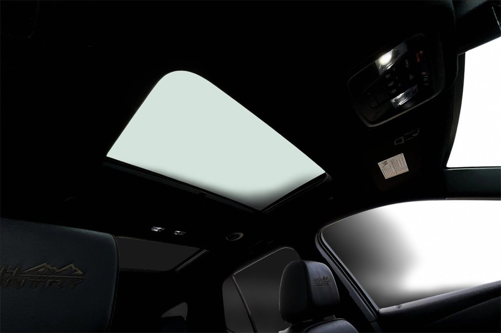 Used 2023 Chevrolet Traverse High Country image 22