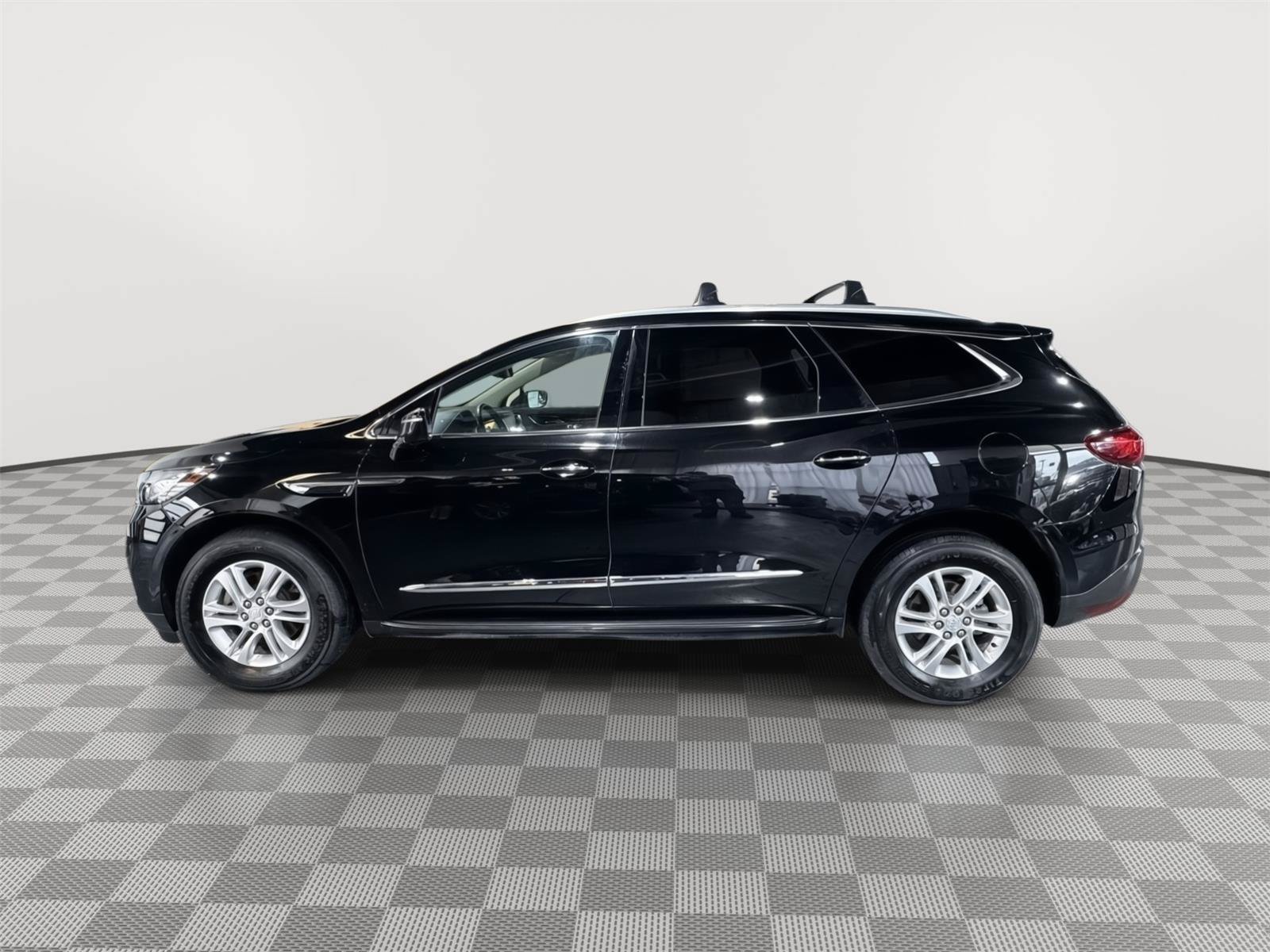 Used 2018 Buick Enclave Premium w/ LPO, Hit The Road Package AWD/4WD image 2