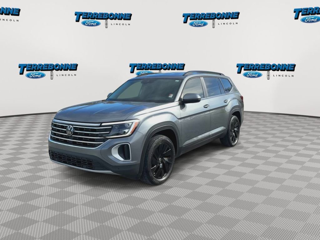 Used 2024 Volkswagen Atlas SE image 2