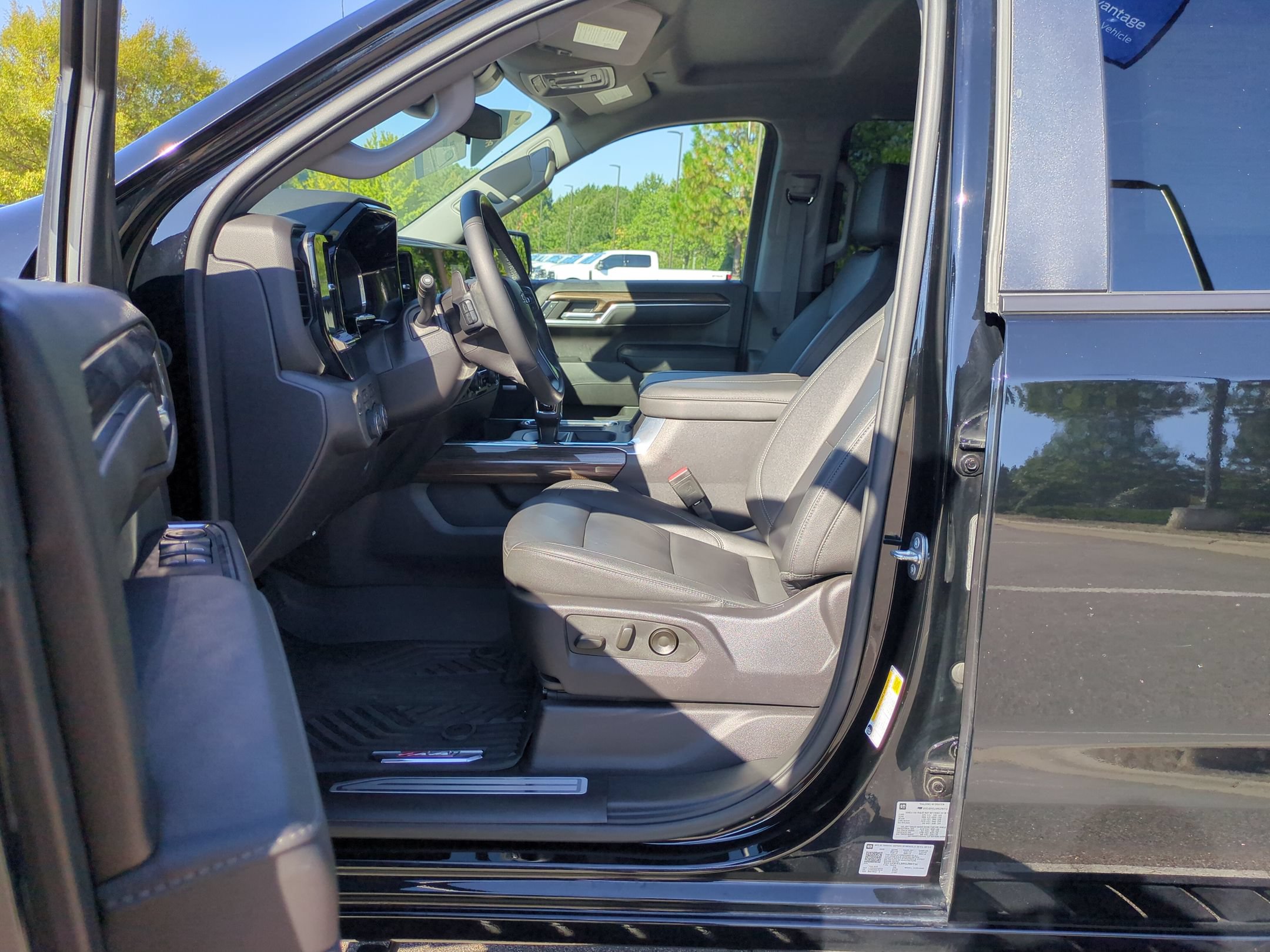 Used 2024 Chevrolet Silverado 1500 LT Trail Boss w/ Convenience Package II AWD/4WD image 13