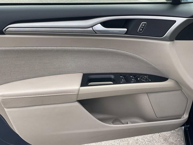 Certified 2018 Ford Fusion SE FWD image 19