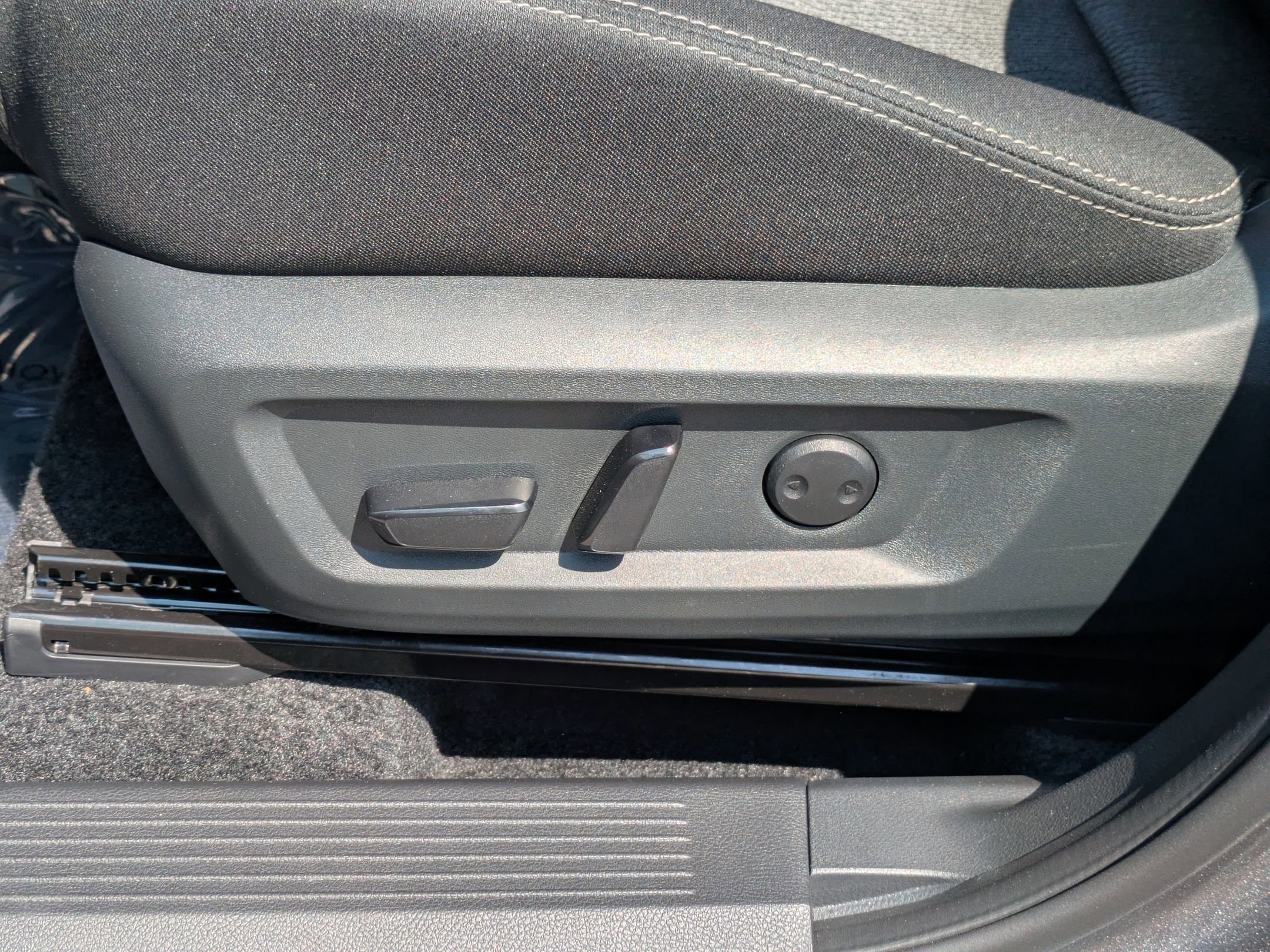 Used 2026 Nissan Rogue SV FWD image 13