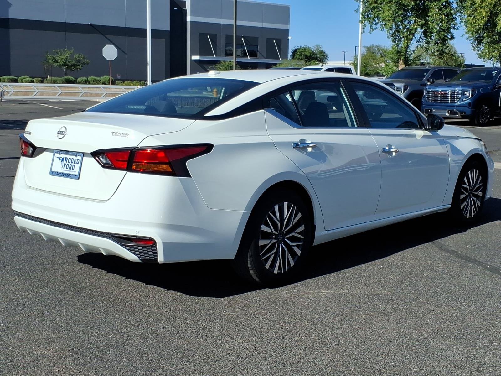 Used 2025 Nissan Altima 2.5 SV FWD image 5