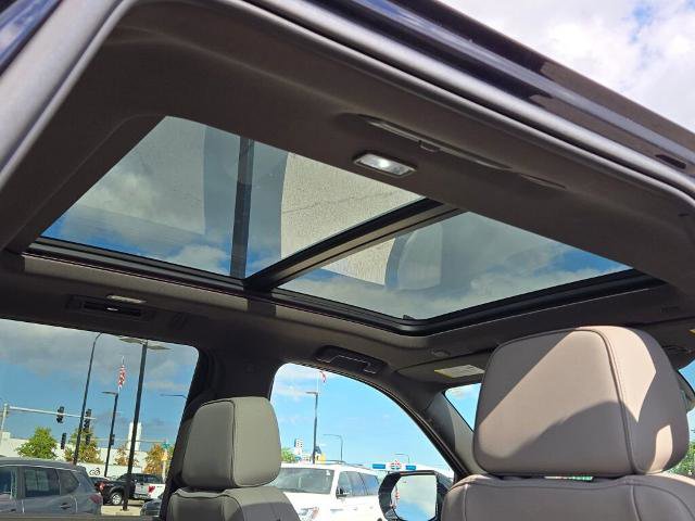 Used 2022 GMC Yukon SLT w/ SLT Premium Package image 10