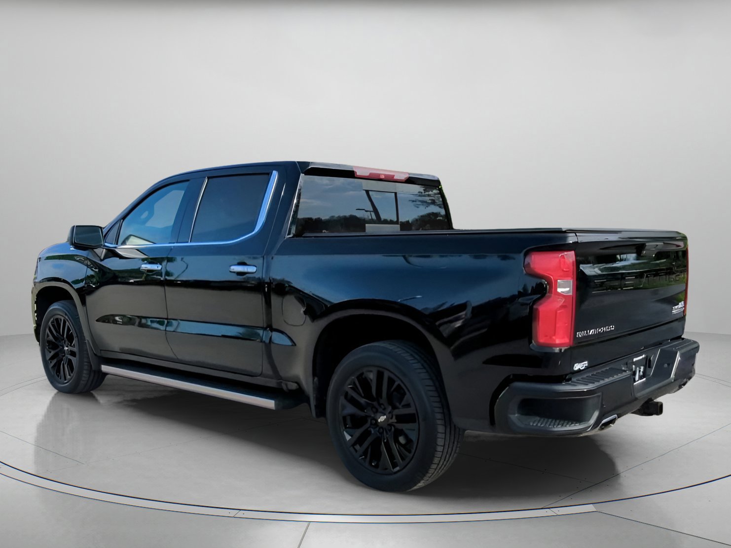 Used 2019 Chevrolet Silverado 1500 High Country w/ Technology Package image 13