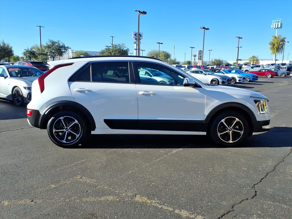 Used 2023 Kia Niro EX image 7