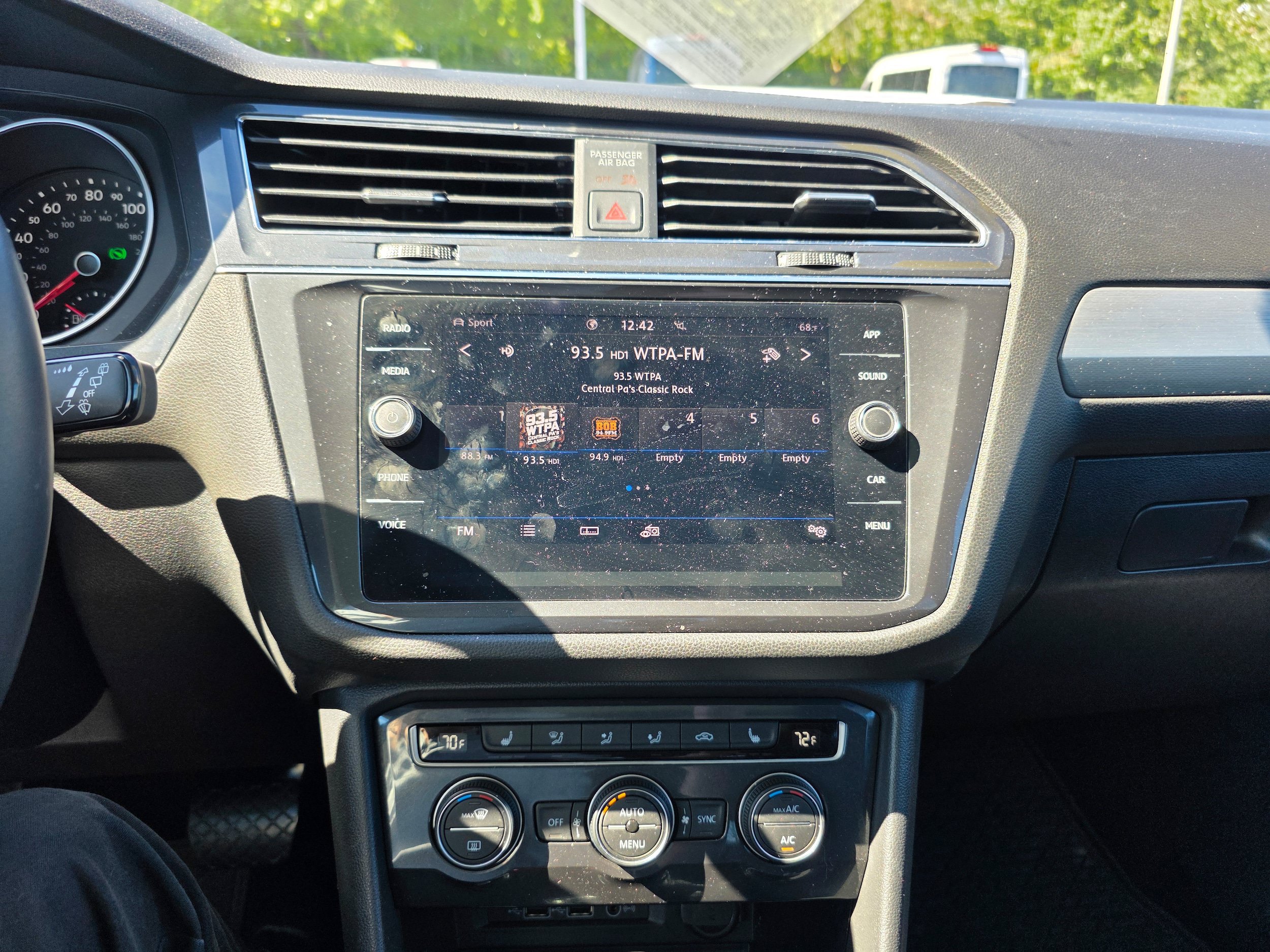Used 2020 Volkswagen Tiguan SE w/ Panoramic Sunroof Package AWD/4WD image 12