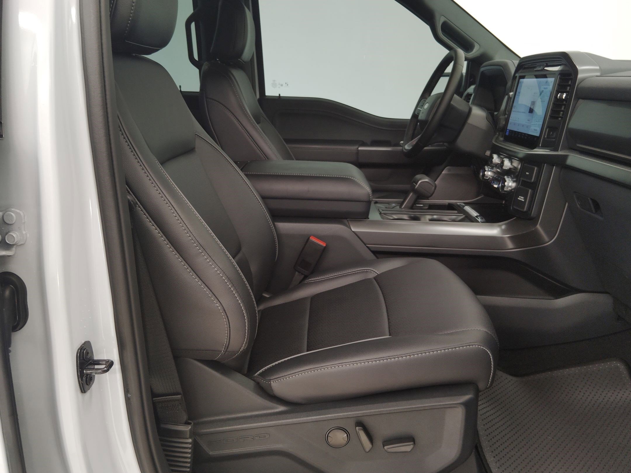 Certified 2025 Ford F150 Lariat w/ Equipment Group 501A Mid image 26