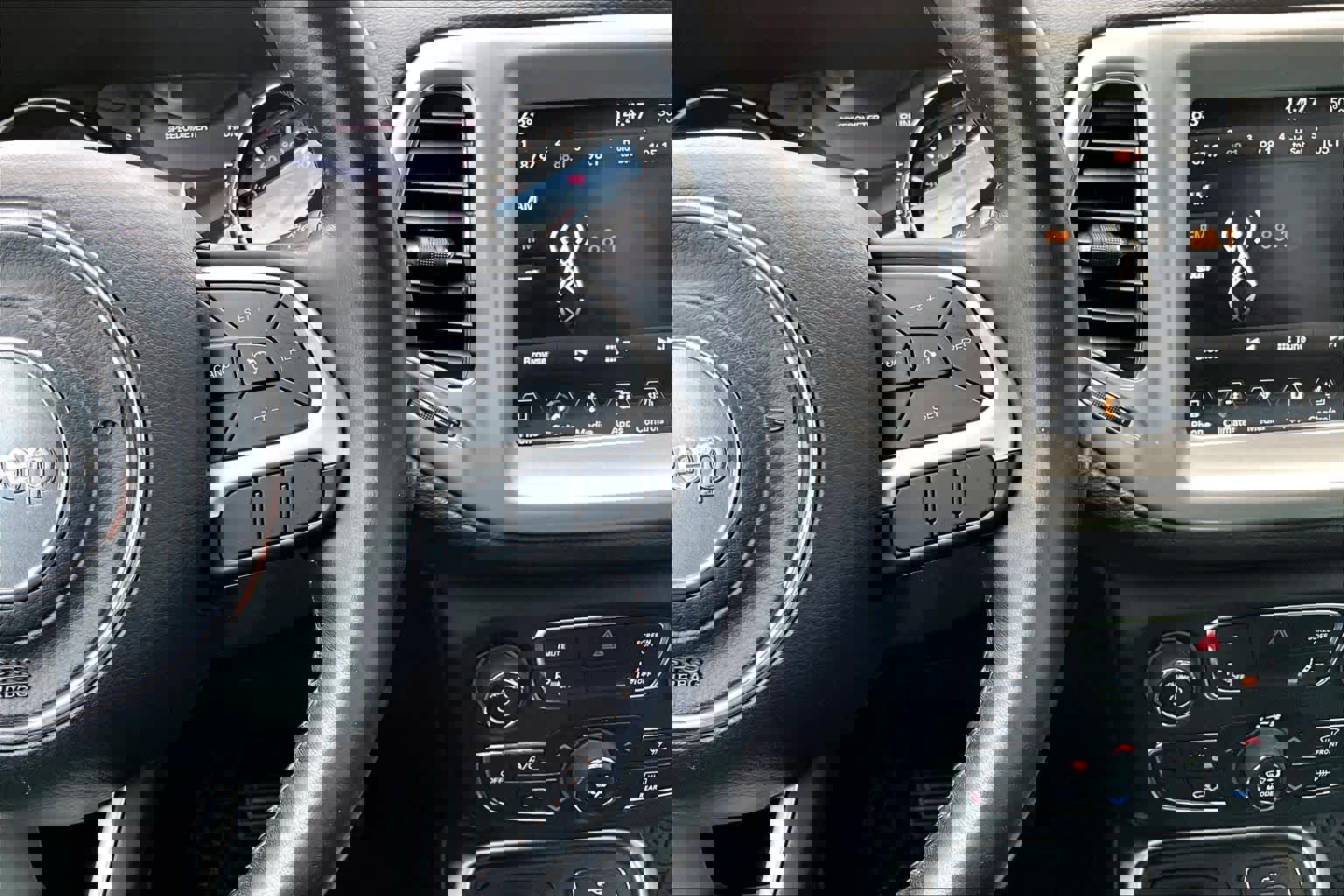 Used 2018 Jeep Compass Latitude w/ Popular Equipment Group image 27